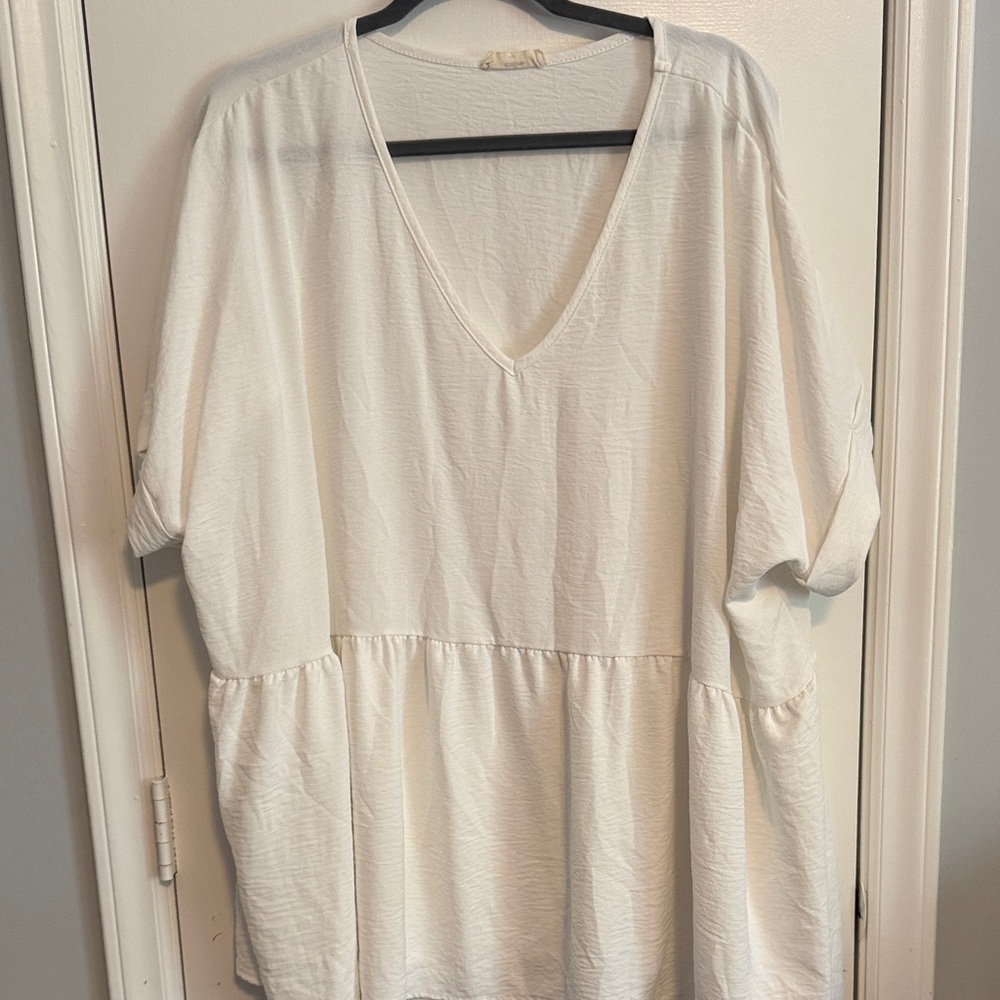entro Cream White V-Neck Tiered Blouse